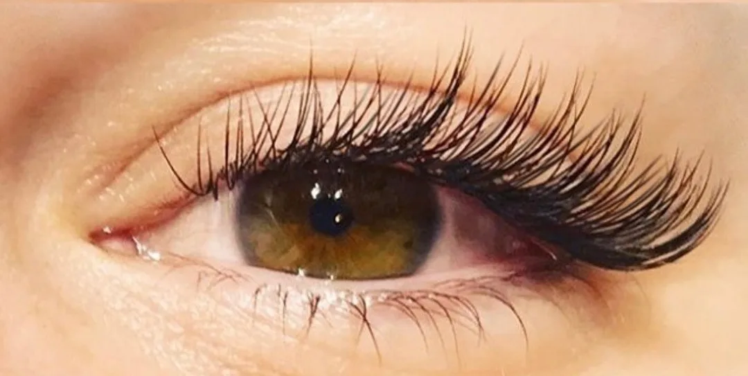 Hooded Eyes eye shape reference photo